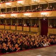 La crisi della sinistra. Le “dimissioni” del papa. Nanni Moretti ha dribblato i due temi nel suo show al Verdi. L’unico affondo contro Silvio. La recensione di Raffaella Galamini.  ...