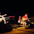  I concerti alle Cascine ripartono con i Gatti Mézzi tra luci (sul palco) e molte ombre (nel parco). Un lungo cartellone fino all’11 settembre ma… La recensione di Raffaella Galamini....