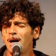 Venerdì 1 e sabato 2 aprile, Sala Vanni, Firenze. Il cantautore livornese rende omaggio all’illustre concittadino. Show scarno e minimale. Mentre esce il doppio album
