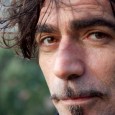 Giovedì 24 dicembre. Torna l’evento CageChristmas insieme al cantautore labronico. Che spazia a piacimento tra le perle del suo repertorio. Mentre esce il disco “Ciampi ve lo faccio vedere io”