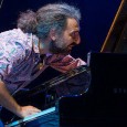 Martedì 12 gennaio, Arezzo. Dalla classica al jazz, dal Brasile alla Scandinavia. Due ore di live insieme all’eclettico e geniale pianista. Concerto posticipato, restano validi i biglietti