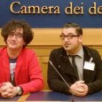 Sabato 18 giugno, Vicchio di Mugello, Firenze. Il leader Aretuska e gli inventori dello “sbrong”. Una spremuta di pop, rock, folk e reggae. Con ironia e impegno. Ingresso libero