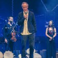 Sabato 5 novembre, Auditorium Flog, Firenze. Lo scrittore partenopeo e la storica formazione di musica popolare. Pizzica tarantata e storie che attingono alla tradizione. Di ieri e di oggi